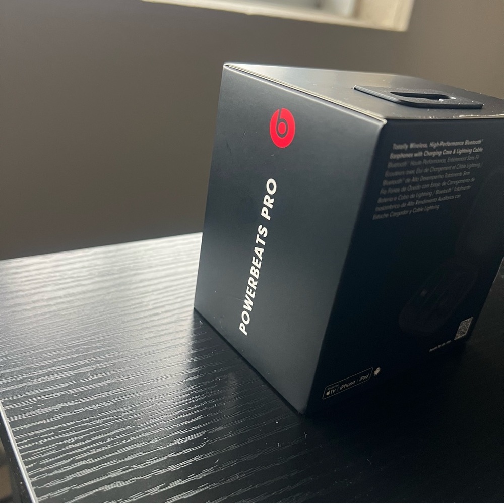 Beats Powerbeats Pro Wireless Earbuds - Apple H1 Headphone Chip - Black - Picture 4 of 10